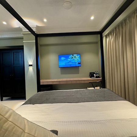 Hotel Mumbai House, Malad Exterior photo