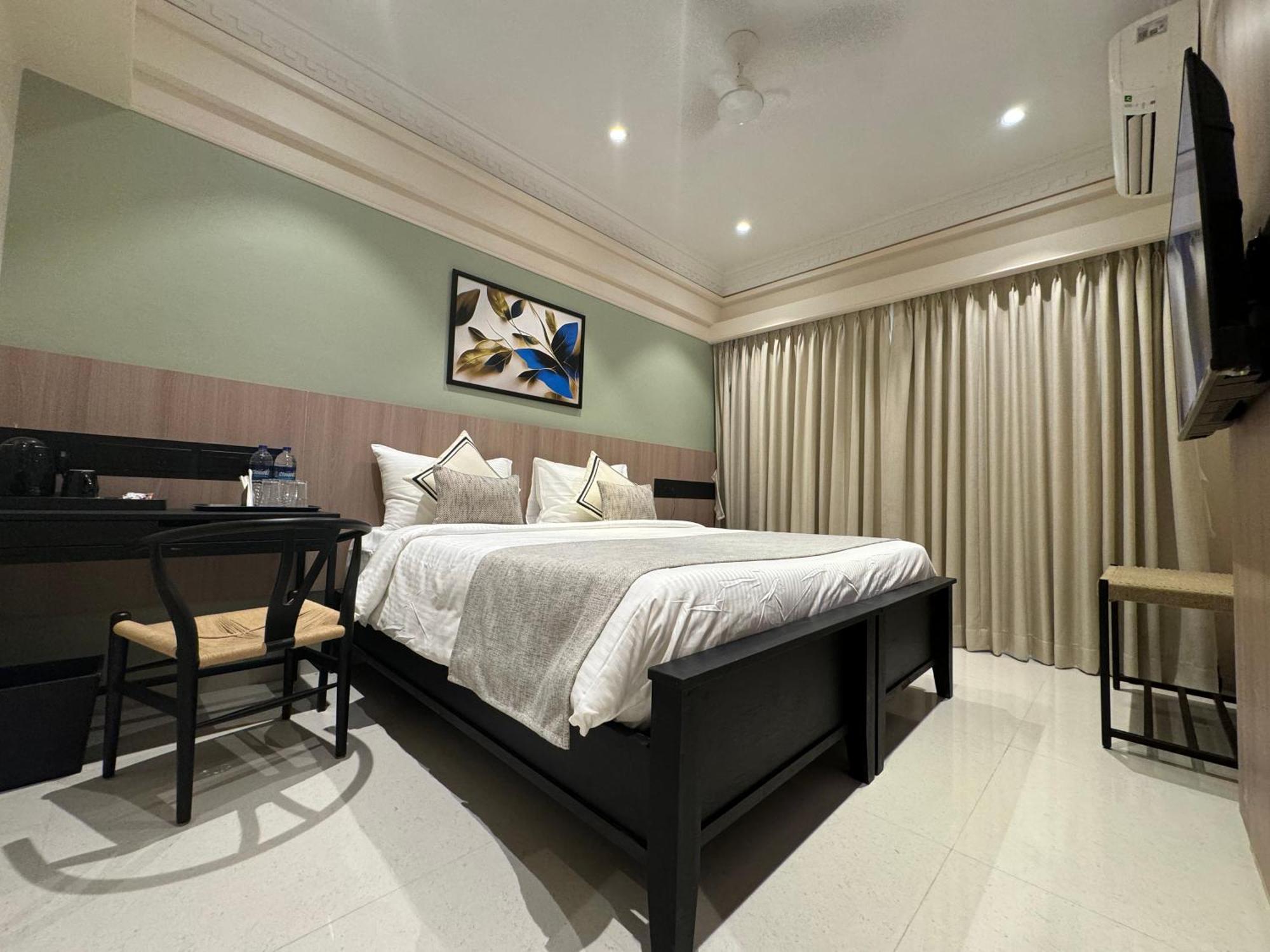 Hotel Mumbai House, Malad Exterior photo
