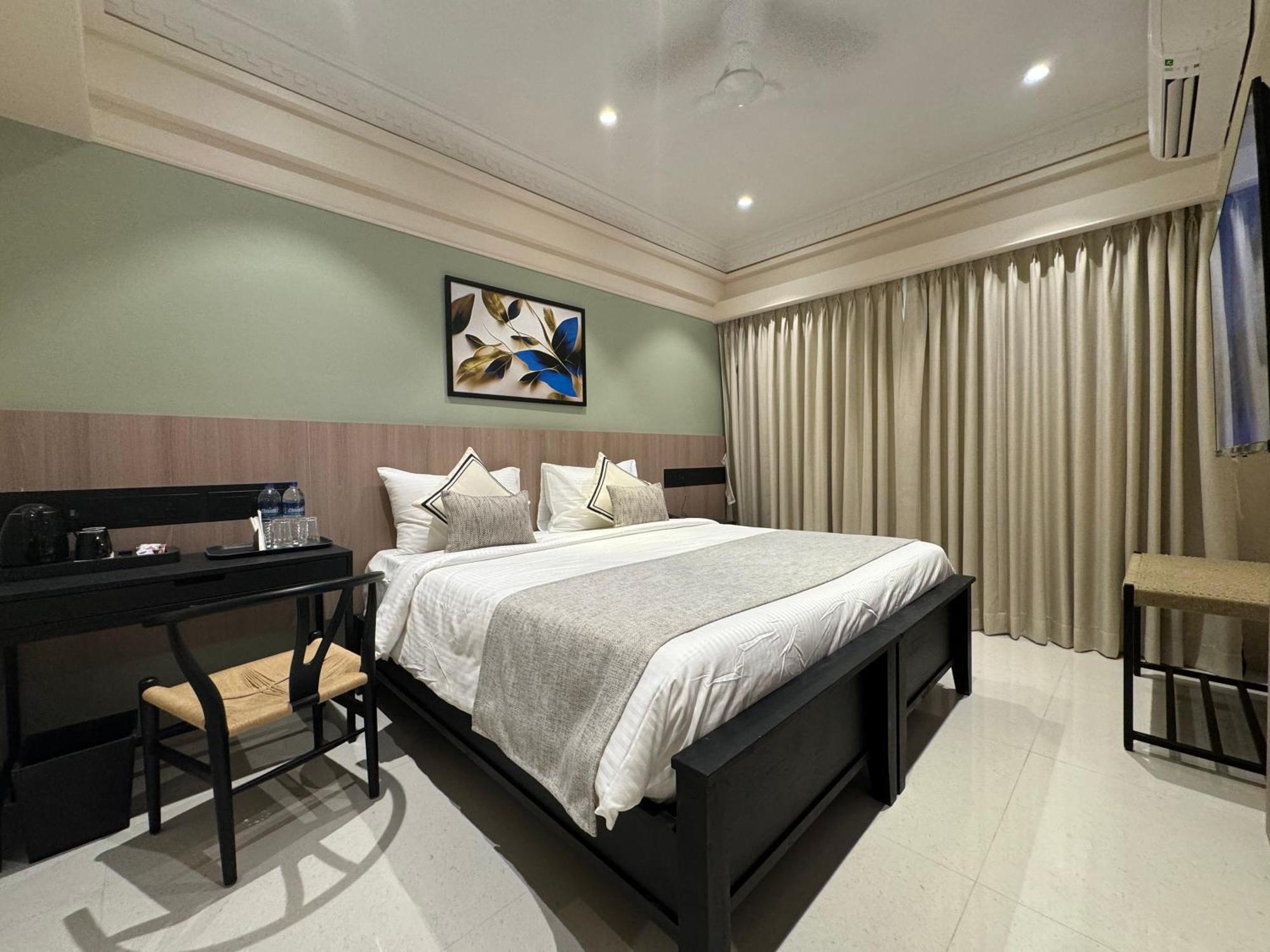Hotel Mumbai House, Malad Exterior photo